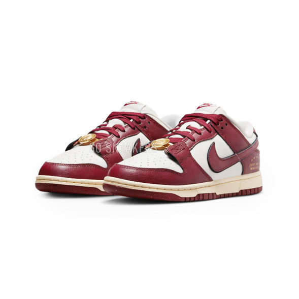 Женские кроссовки NIKE Dunk Low SE WMNS Just Do It Sail Team Red